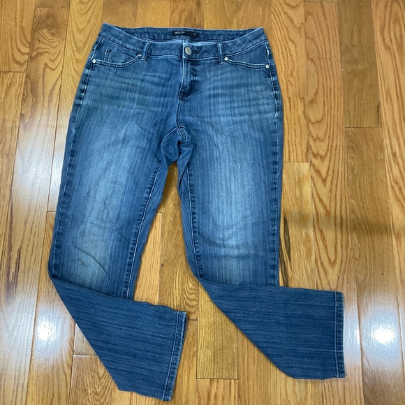 Simply Vera Vera Wang Blue Denim Distressed Capri Jeans, Size 6 - Picture 1 of 5
